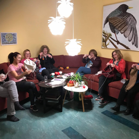 HORNSÓFINN - opið hús: létt spjall og hannyrðir