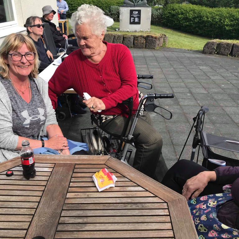 bbdf4f4c-9b80-4a7e-bd93-412411440a49