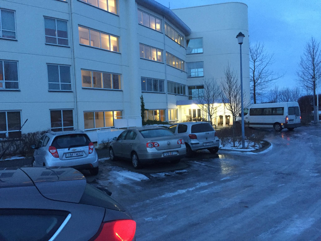 Sléttuvegur 9 séð utanfrá 