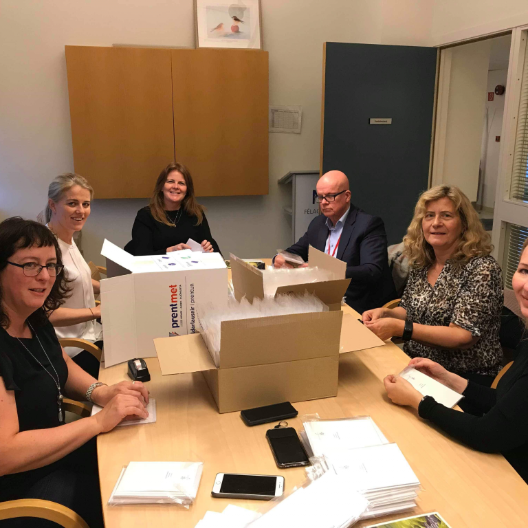 hjalparhond_islandsbanka_2018_il_01