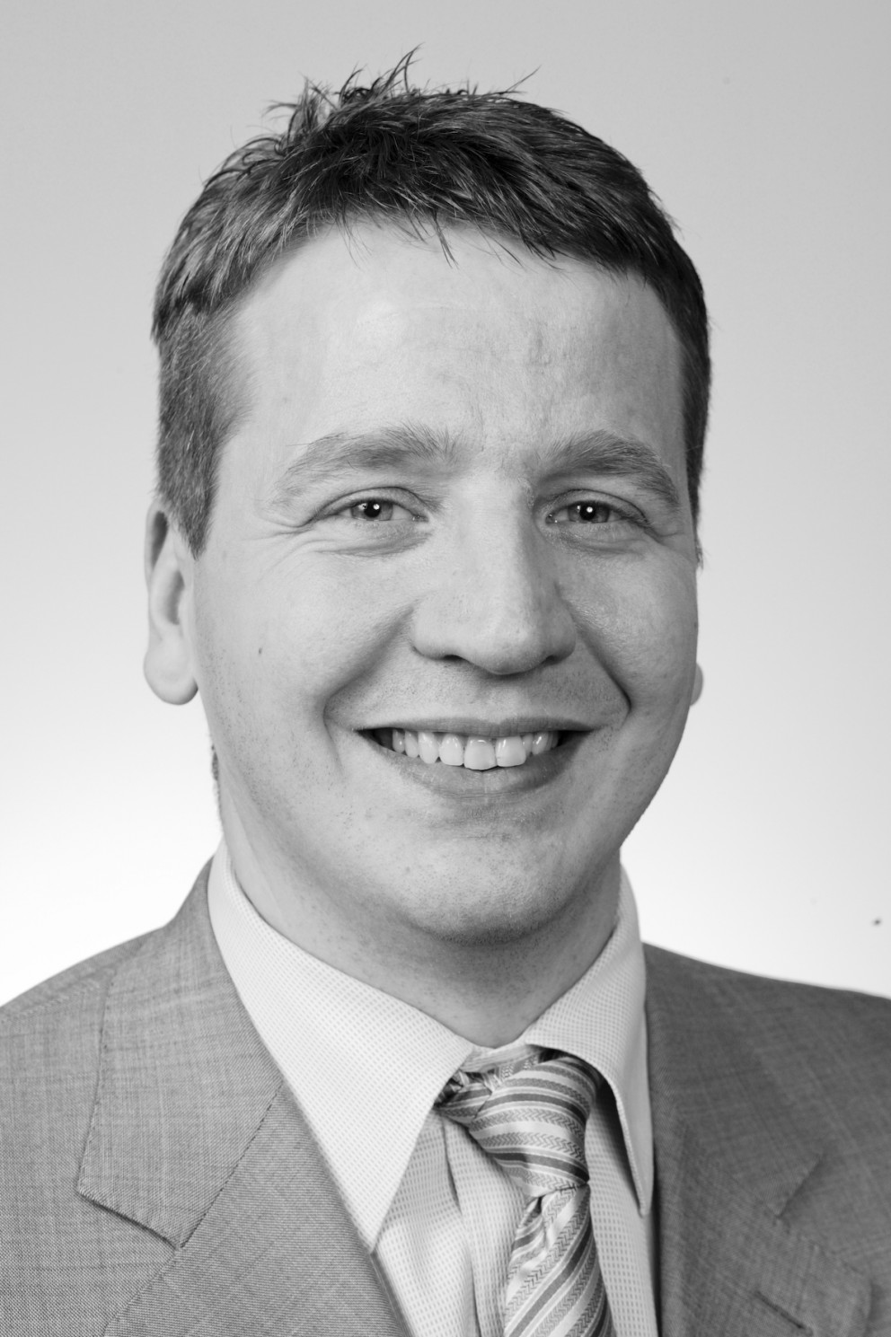 STYRKIR VEGNA HJÁLPARTÆKJA HÆKKA